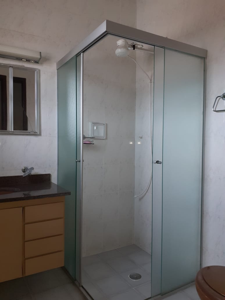 CASA COM 05 DORMITÓRIOS, 02 PI